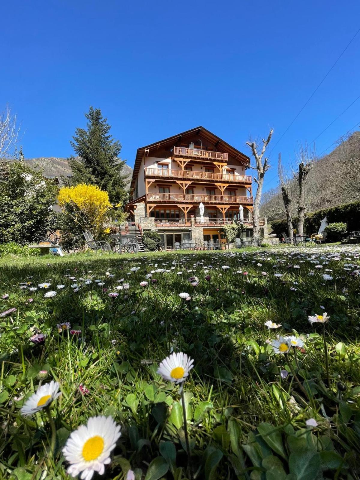 Hotel Estanys Blaus Tavascan Buitenkant foto